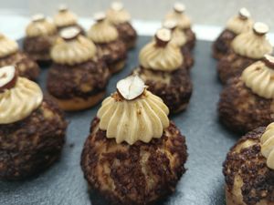 Karamelovo- orieškovy choux